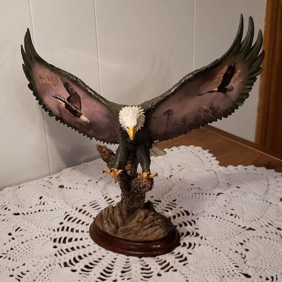 Bradford Exchange "Summit Sentinel" from Wings of Power Collection Eagle Statue - Picture 1 of 7